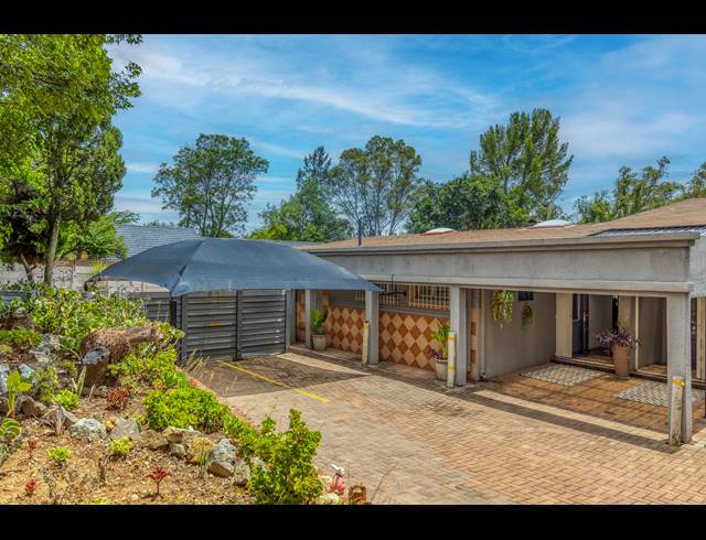 5 BEDROOM HOUSE TO LET IN RIVONIA
